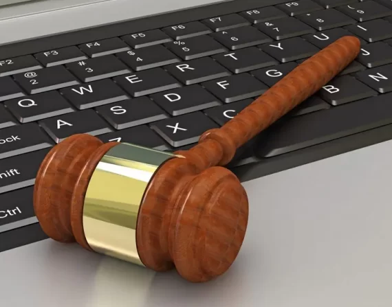 الأدوات والبرامج الأساسية للتحكيم الإلكتروني.