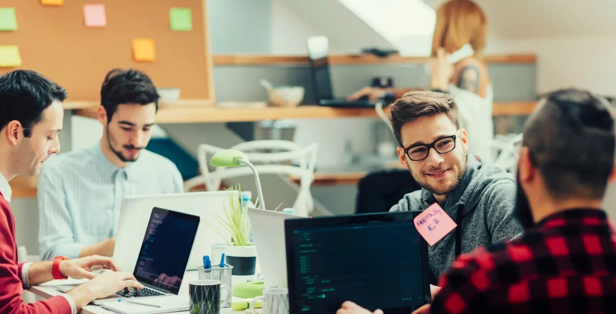 دور شركات تطوير البرمجيات في التحول الرقمي بالسعودية