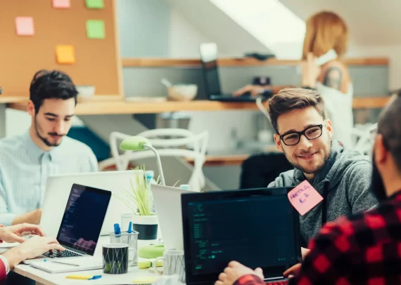 دور شركات تطوير البرمجيات في التحول الرقمي بالسعودية