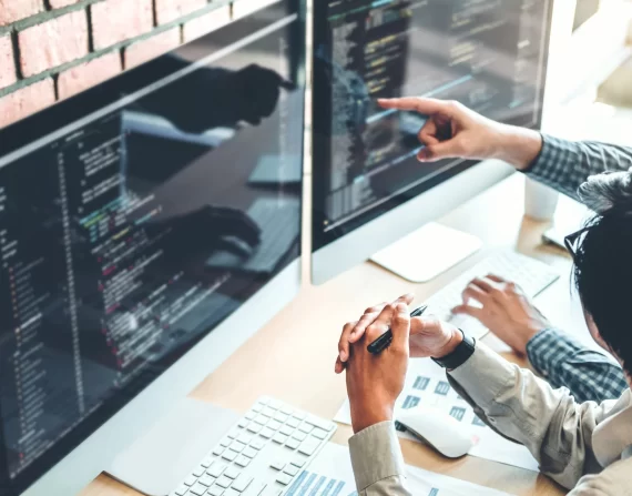 لماذا تحتاج شركتك إلى حلول برمجية مخصصة